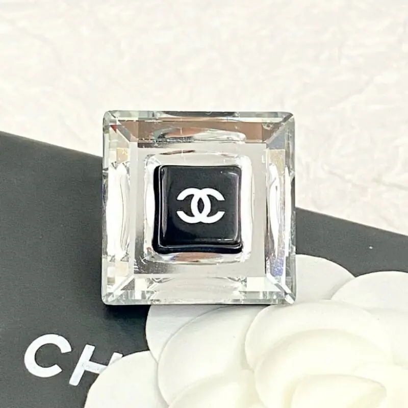 chanel brooches pour femme s_12240374